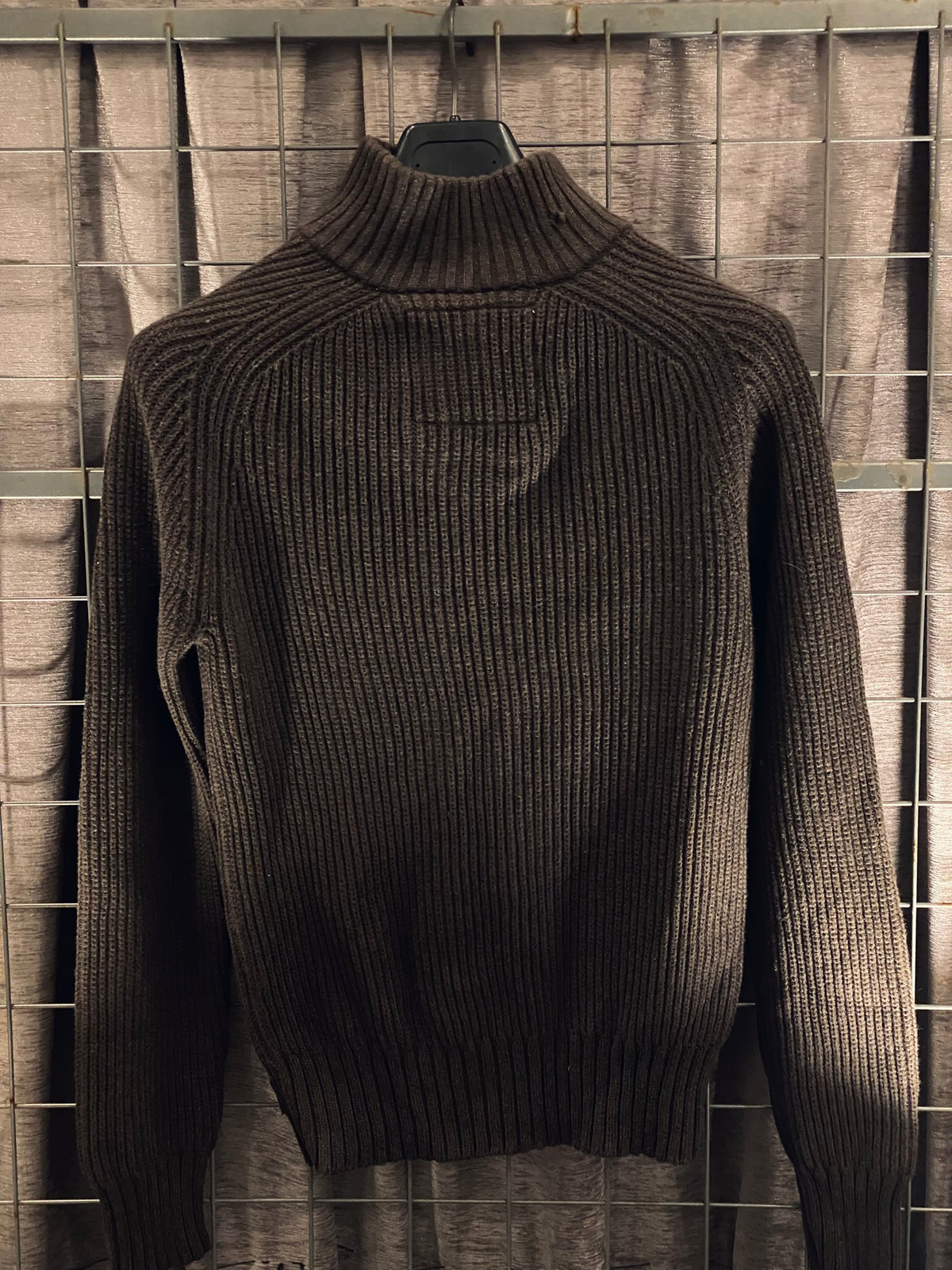 VKH002- AMERICAN EAGLE BROWN SWEATER