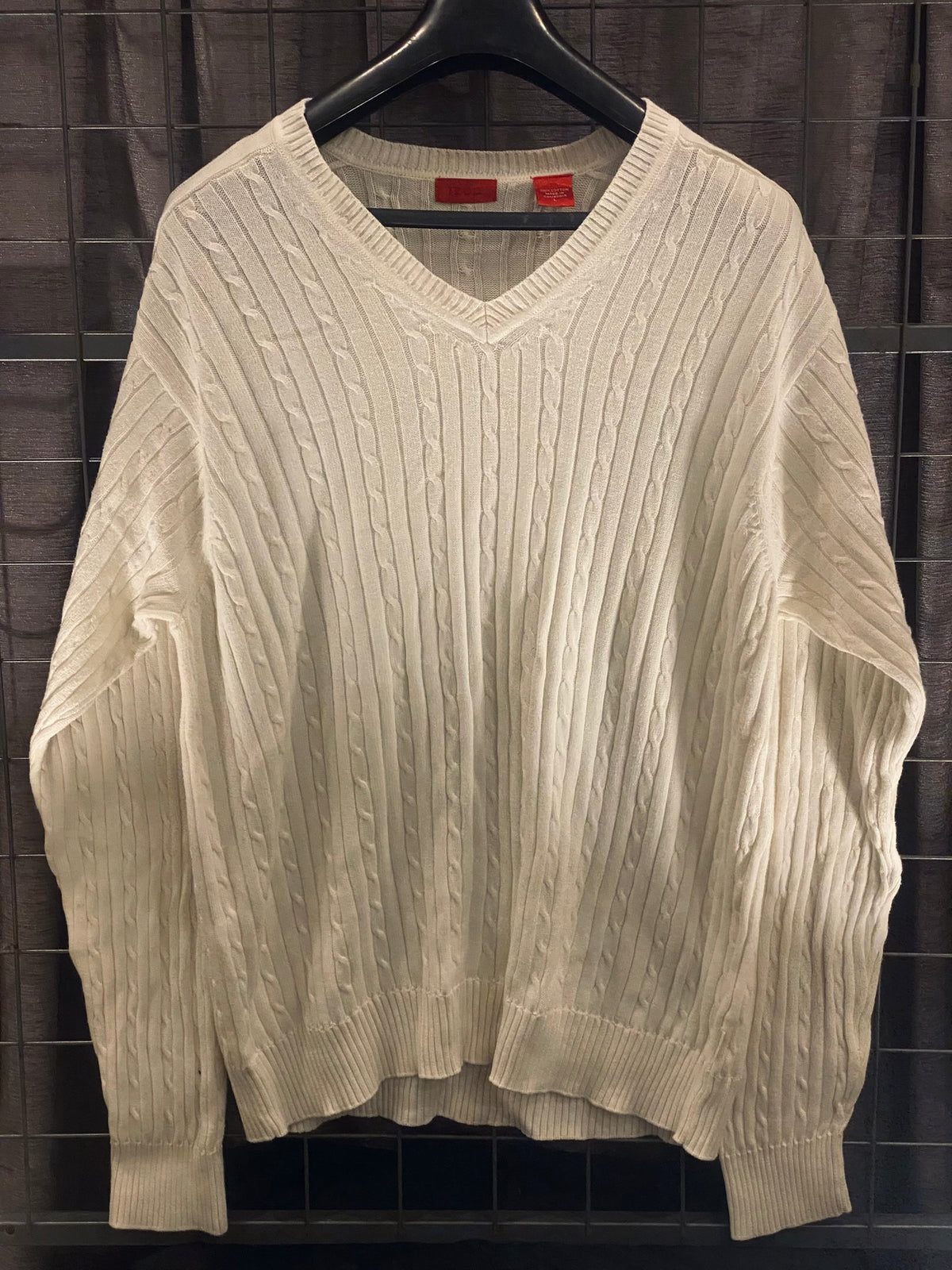 VKH043- IZOD WHITE V NECK SWEATER