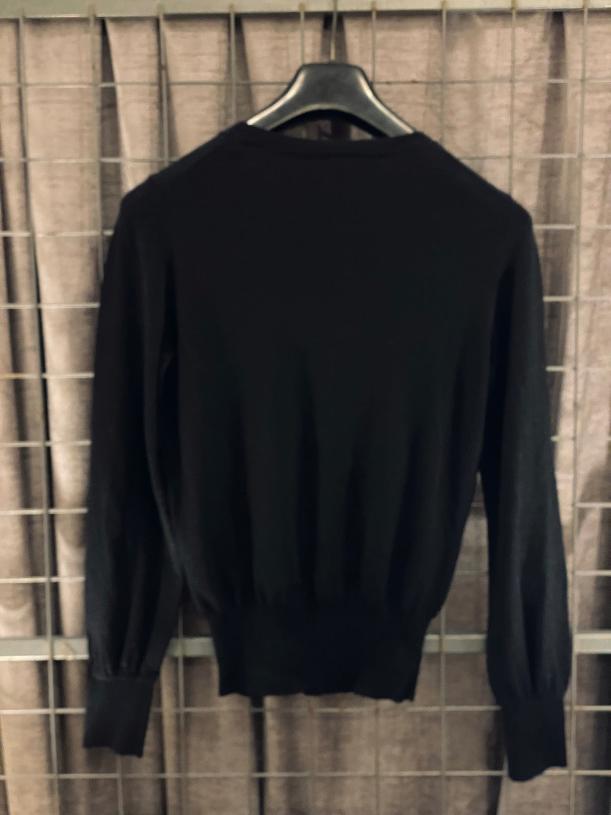 VKH050- GAP BLACK SWEATER