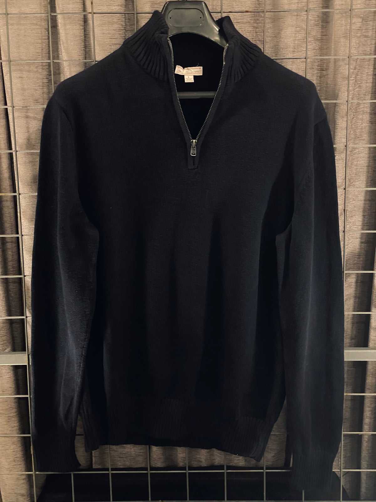 VKH011- GAP BLACK ZIPPER